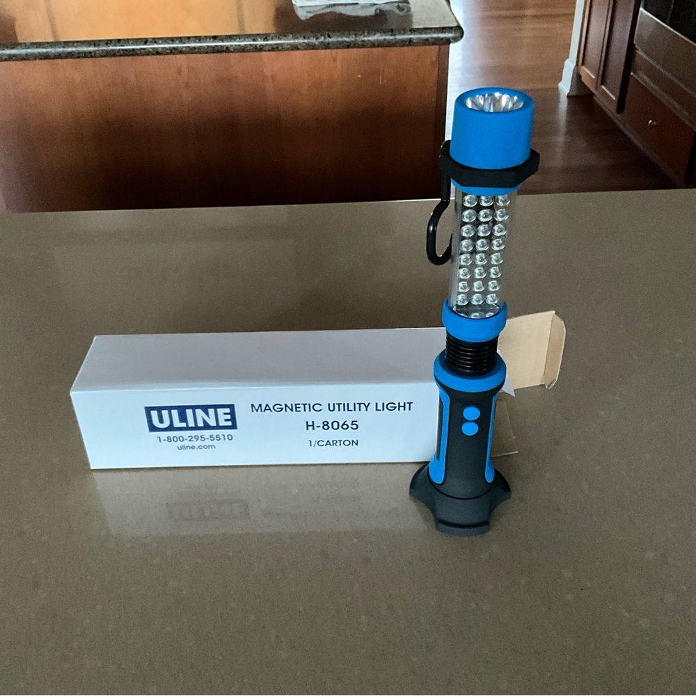 Uline Blue Magnetic Utility Light